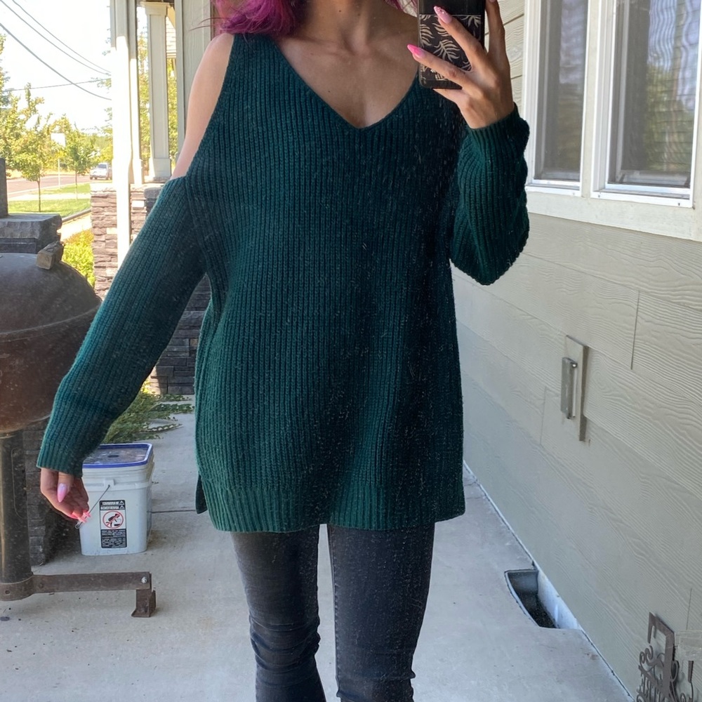 Daytrip open shoulder sweater
